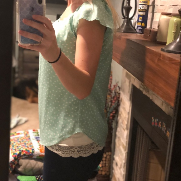 Light Polk a dot shirt with pleats, tie back - Picture 4 of 5